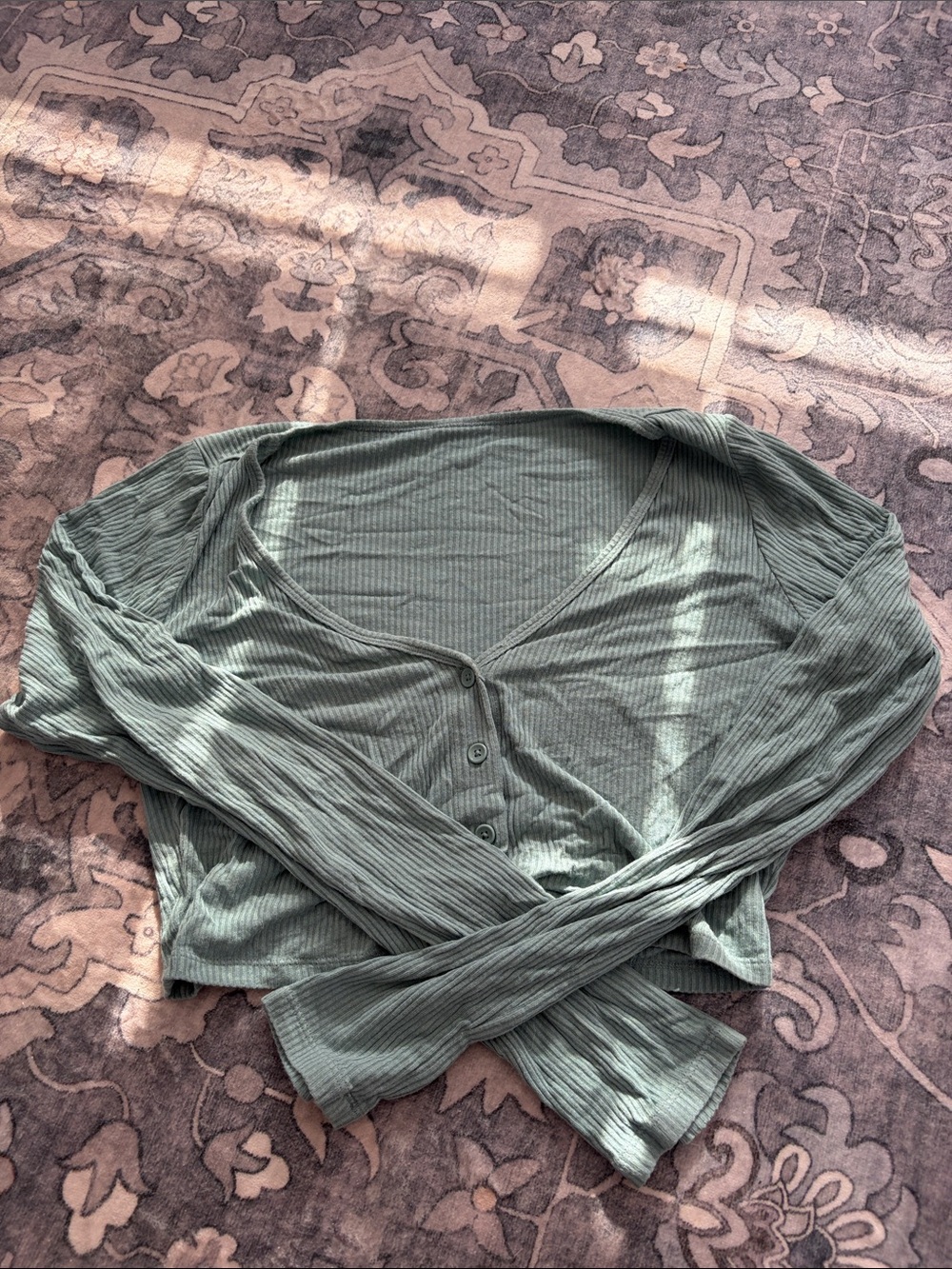 Alo Yoga Ribbed Long Sleeved Cropped Sage Green Cardigan